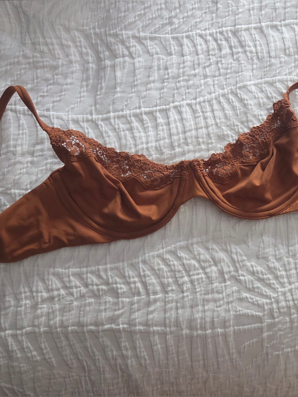 SKIMS Satin Lace Underwire Bra in Rust